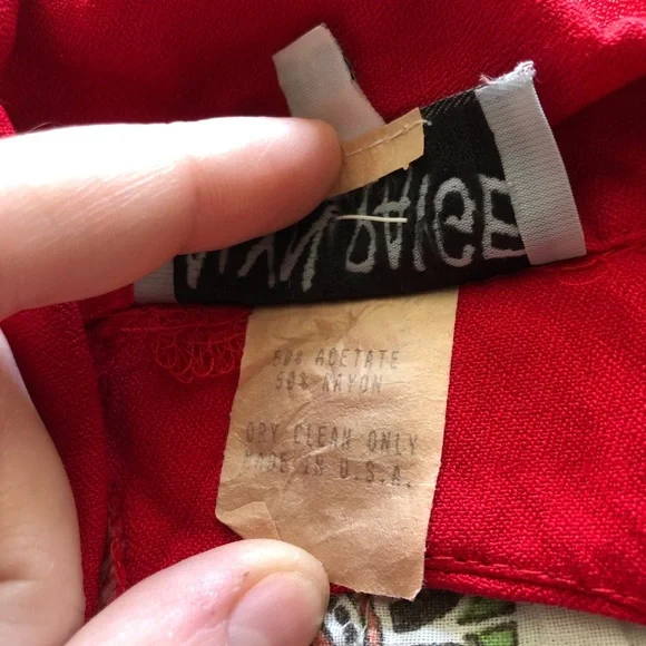 Unique Red vintage blazer w/double-breasted gold buttons keyhole back blazer - Picture 6 of 9